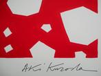Aki Kuroda (1944) - Femme mystérieuse sur fond rouge