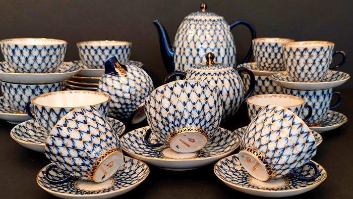 Lomonosov Imperial Porcelain Factory - Pattern: Cobalt Net, Antiek en Kunst, Antiek | Meubels | Tafels