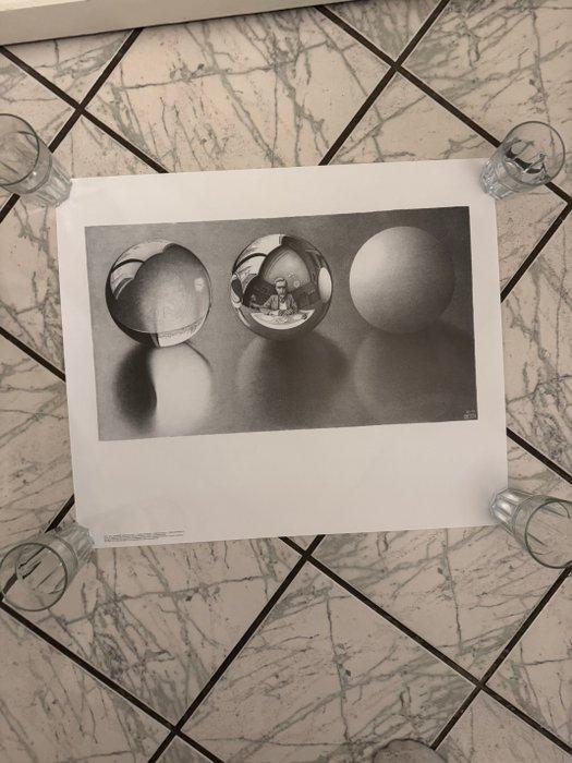 M.C. Escher (1898-1972) - Drie bollen ll, Antiek en Kunst, Antiek | Glas en Kristal