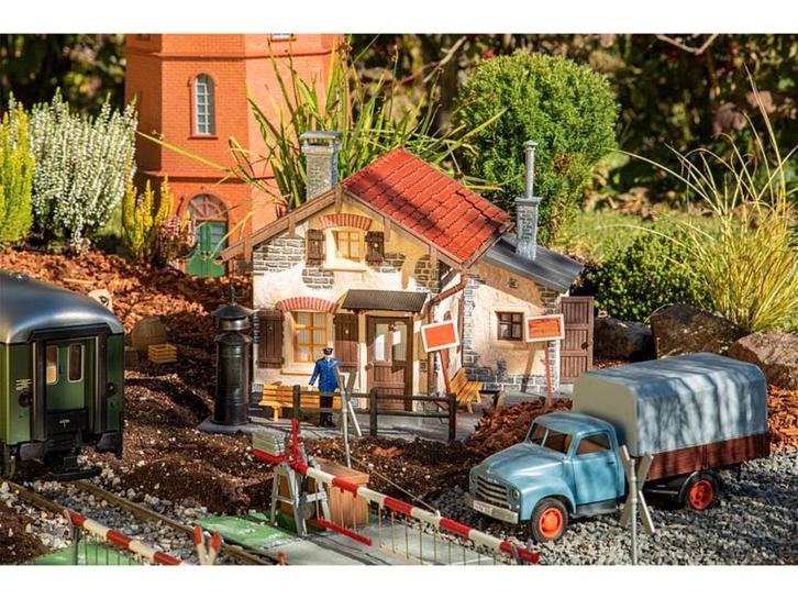 POLA 330877 Bahnwärterhaus (Winkels en e gebouwen, Gebouwen, Hobby en Vrije tijd, Modelbouw | Figuren en Diorama's, Nieuw, Ophalen of Verzenden