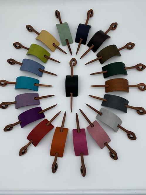 Lederen Haar pin /haar speld. 19 verschillende kleuren, Sieraden, Tassen en Uiterlijk, Overige Accessoires, Nieuw, Verzenden