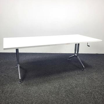 Vitra Ad Hoc Bureau 180x80 cm - Nieuw Bureaublad beschikbaar voor biedingen