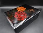 Doos - Yakumo-nuri zwarte lak met bloemendesign en parelmoer, Antiek en Kunst