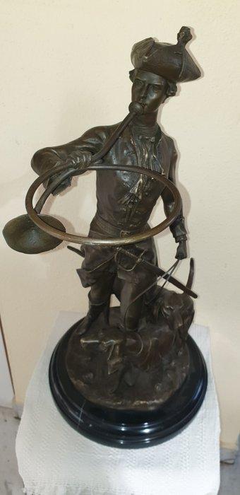 after Moreau - Beeld, Military Bugler With Hound - 50 kg -, Antiek en Kunst, Curiosa en Brocante