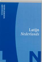 Standaard woordenboek Latijn Nederlands 9789002214363, Zo goed als nieuw
