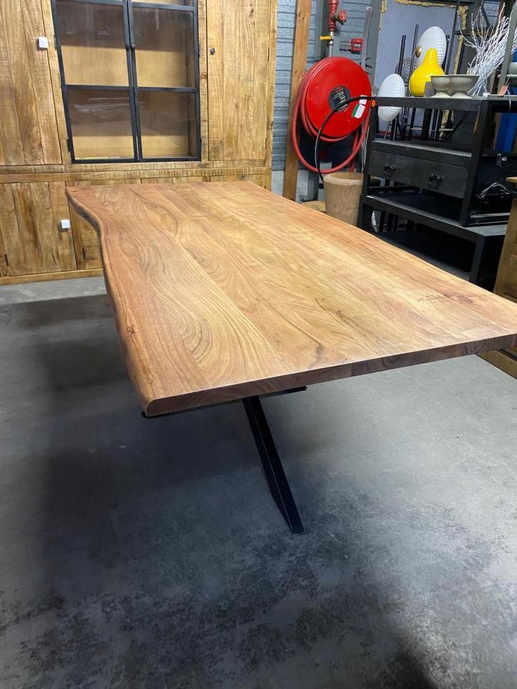 Boomstamtafel, acaciahout (nieuw, outlet), Huis en Inrichting, Tafels | Eettafels, Nieuw, Overige houtsoorten, Metaal