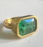 Ring - 18 karaat Geel goud - 5.00ct. tw. Smaragd, Sieraden, Tassen en Uiterlijk, Ringen, Nieuw