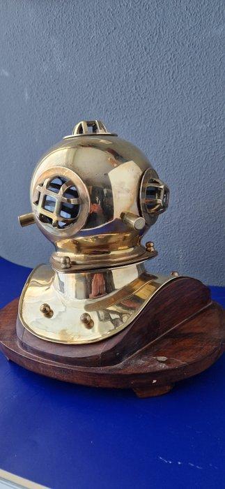Duikhelm - Hout, Messing - Deco duikhelm op schaal, Antiek en Kunst, Curiosa en Brocante