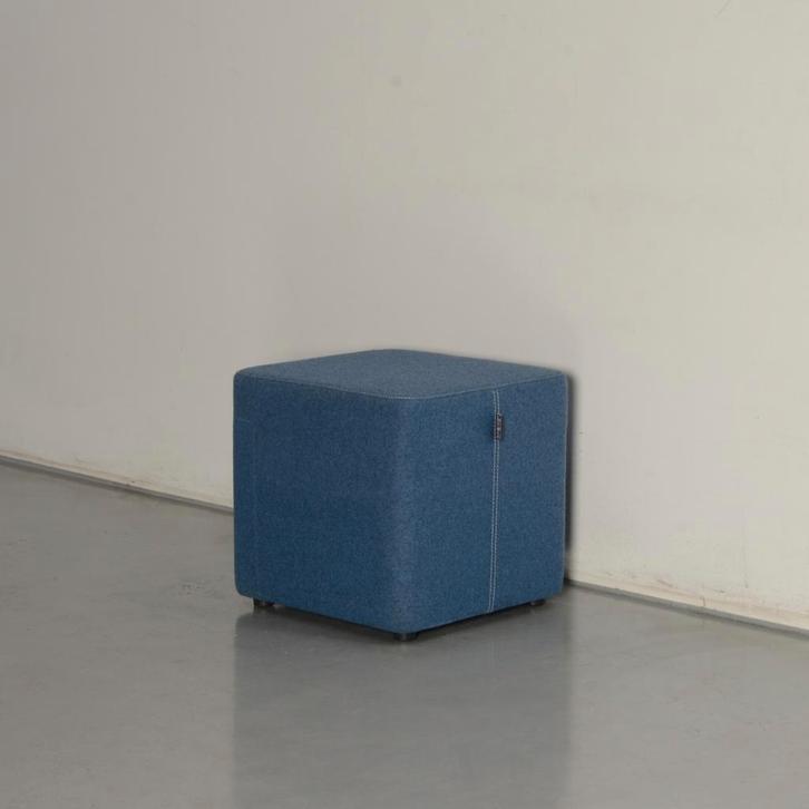 Schaffenburg poef, blauw, 44 x 45 x 45 cm, Zakelijke goederen, Kantoor en Winkelinrichting | Kantoormeubilair en Inrichting, Ophalen of Verzenden