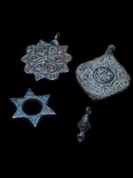 Middeleeuwen, kruisvaardersperiode Brons, Lot of 4 Hanger, Sieraden, Tassen en Uiterlijk, Antieke sieraden