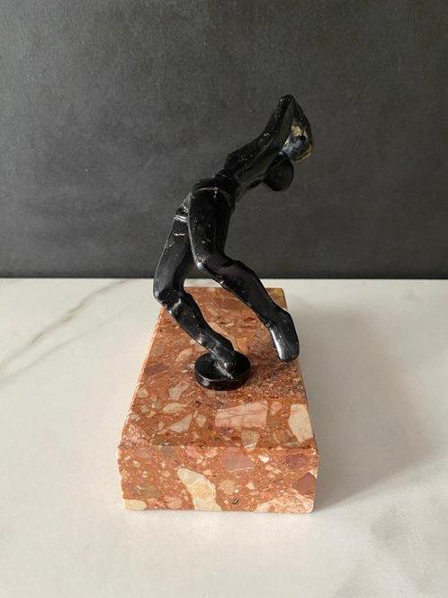 Beeldje - Portiere in movimento - Marmer, Metaal, Antiek en Kunst, Kunst | Designobjecten