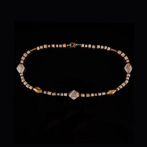 Oud-Romeins, Keizerrijk Ankelaand met Romeinse Gouden Kralen, Sieraden, Tassen en Uiterlijk, Antieke sieraden