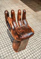 Stoel - Teak - Beeldhouwwerk / stoel in de vorm van een hand