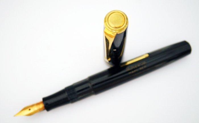 Omas Minerva - Classica - Vulpen, Verzamelen, Pennenverzamelingen