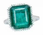 7.91 Cts Deep Green Emerald (Zambia) - 0.19 Cts Diamond - 18