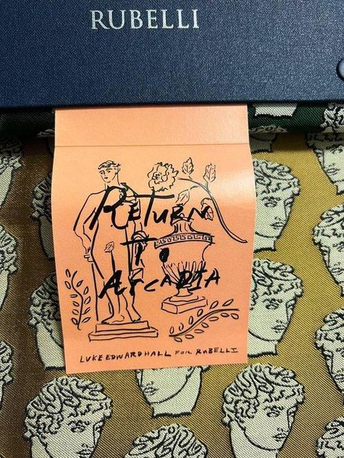 Luke Edward Hall - Nieuwe set van twee - Kussen, Antiek en Kunst, Antiek | Kleden en Textiel