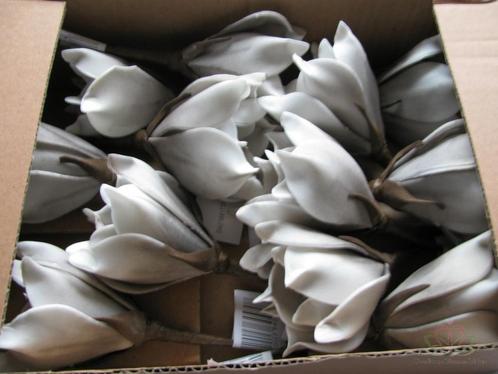 Magnolia foambloem Kort Taupe DOOS 12 stuks Magnolia, Huis en Inrichting, Woonaccessoires | Kunstplanten en Kunstbloemen, Nieuw