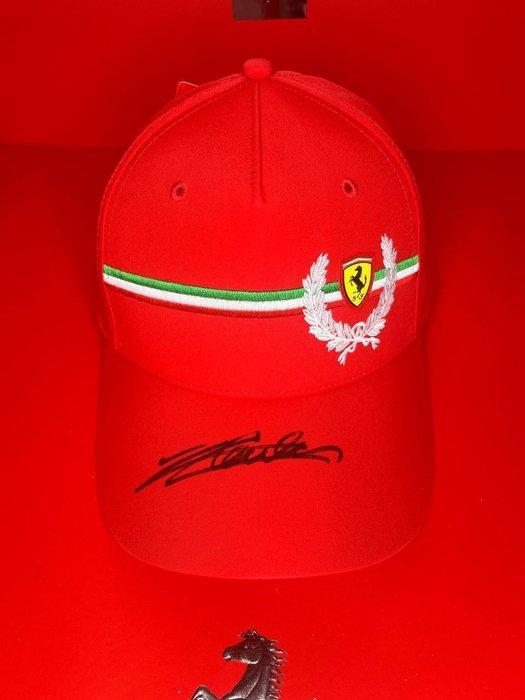 Ferrari - Officiële SF pet - Charles Leclerc Autographed -, Verzamelen, Automerken, Motoren en Formule 1
