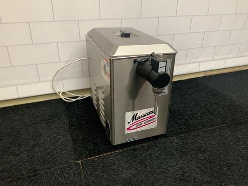 Slagroommachine Mussana 4 Liter Boy, Zakelijke goederen, Horeca | Keukenapparatuur, Gebruikt, Koelen en Vriezen, Ophalen of Verzenden