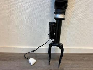 Mercedes Benz ML-Class 06/2011>Type W166 Airstrut rechtsvoor beschikbaar voor biedingen