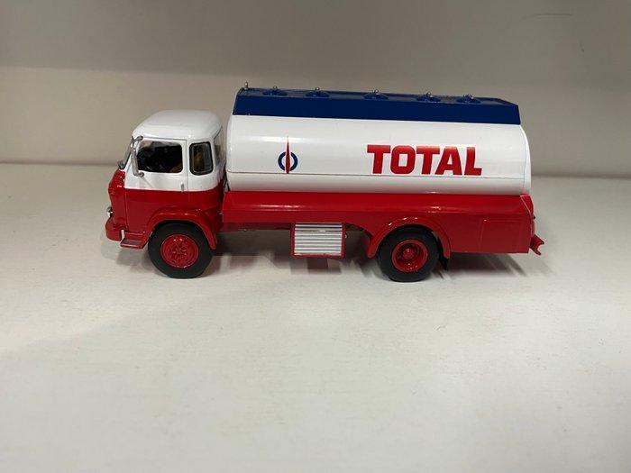IXO 1:43 - Model vrachtwagen - Saviem SM8 - Totale brandstof, Hobby en Vrije tijd, Modelauto's | 1:5 tot 1:12