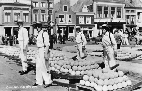 Alkmaar Kaasdragers, Verzamelen, Ansichtkaarten | Nederland, Gelopen, Verzenden