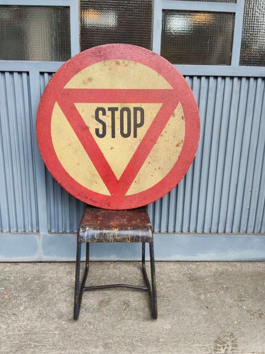STOP wegwijzer vintage in metaal – jaren ’50–’70 –, Antiek en Kunst, Curiosa en Brocante