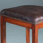 Antieke kruk ca 1810 op 4 sabelpoten met voetenplank het lee, Ophalen of Verzenden