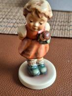 Goebel - Figuur - 1) meisje met kuikens (eerste uitgave) 2)