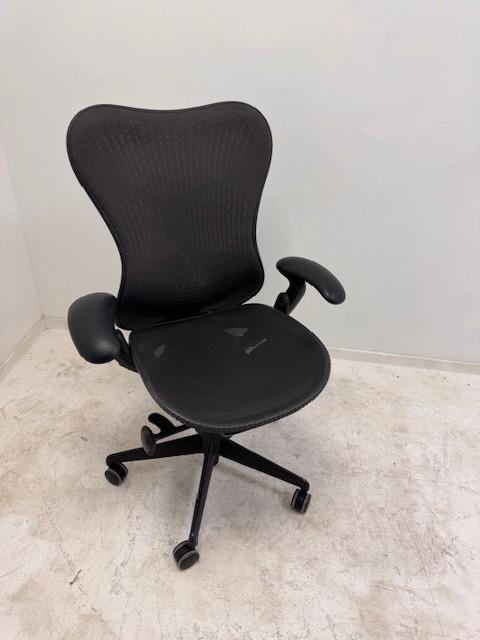 Herman Miller Mirra bureaustoel butterfly back grafiet, Zakelijke goederen, Kantoor en Winkelinrichting | Kantoormeubilair en Inrichting