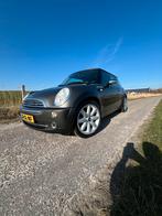 Mini 1.6 16V Cooper 2006 Grijs, Auto's, Gebruikt, Leder, Handgeschakeld, Grijs