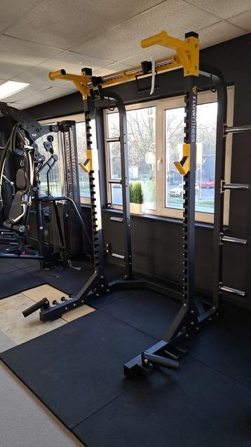 Flow Fitness pro Halfrack €2299 voor €550 showroom model beschikbaar voor biedingen