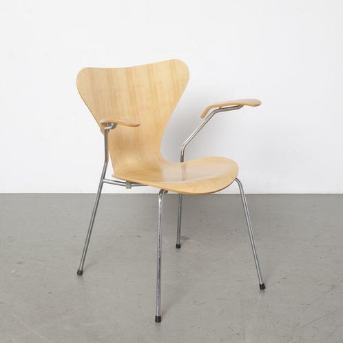 Beuken Vlinderstoel armleuningen Arne Jacobsen 1992 Stoelen