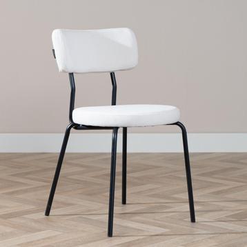 40% Korting: Scandinavische eetkamerstoel Lyon off white beschikbaar voor biedingen