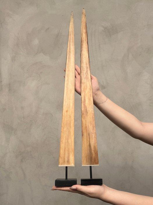 Geen reserveprijs - Een paar grote zwaardvisrostrums op op, Antiek en Kunst, Kunst | Designobjecten