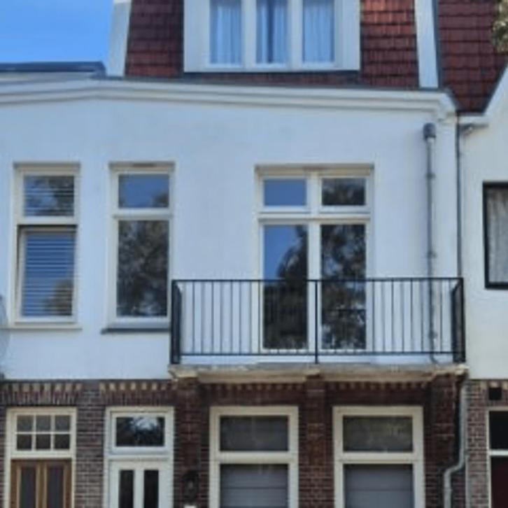 Vrijstaande woning met tuin, balkon, parkeren en l..., Huizen en Kamers, Kamers te huur, 50 m² of meer, Overige regio's