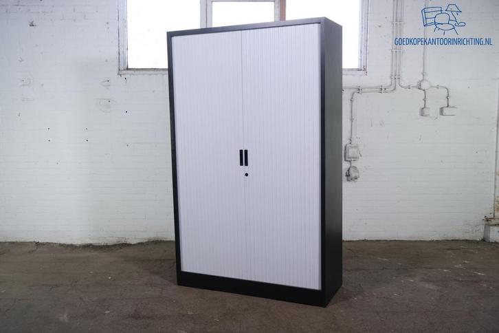 Roldeurkast | Tweedehands | Zwart/ witte deuren | 4 legborde, Huis en Inrichting, Kasten | Roldeurkasten en Archiefkasten, Gebruikt