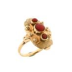 Gouden ring met bloedkoraal | Vintage/antiek (geelgoud), Gebruikt, Overige kleuren, Ophalen of Verzenden, Kleiner dan 17