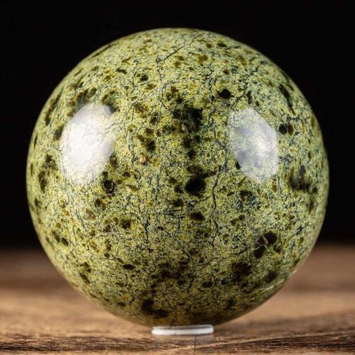 Een verzamelaarsbol Zeldzame bol - Serpentiniet en, Verzamelen, Mineralen en Fossielen