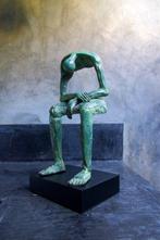 sculptuur, Modern Bronze Sculpture - Seated Bronze Sculpture