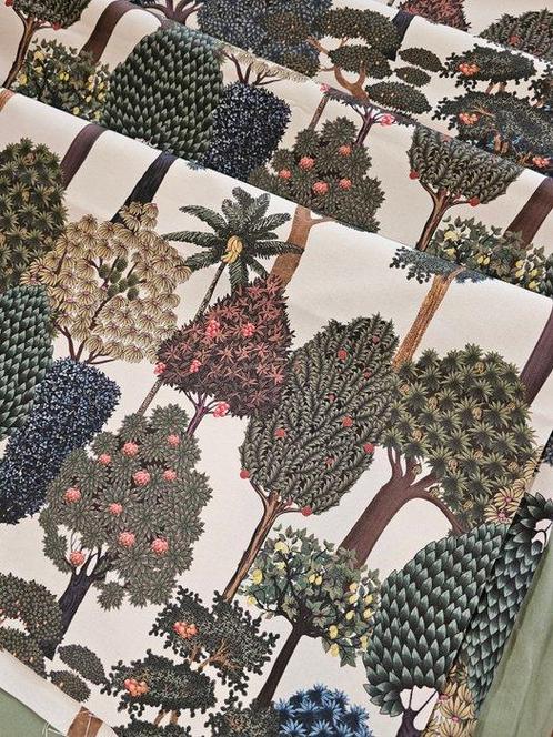 Katoenen decoratief Stoffen met exotisch bosprint –, Antiek en Kunst, Antiek | Kleden en Textiel