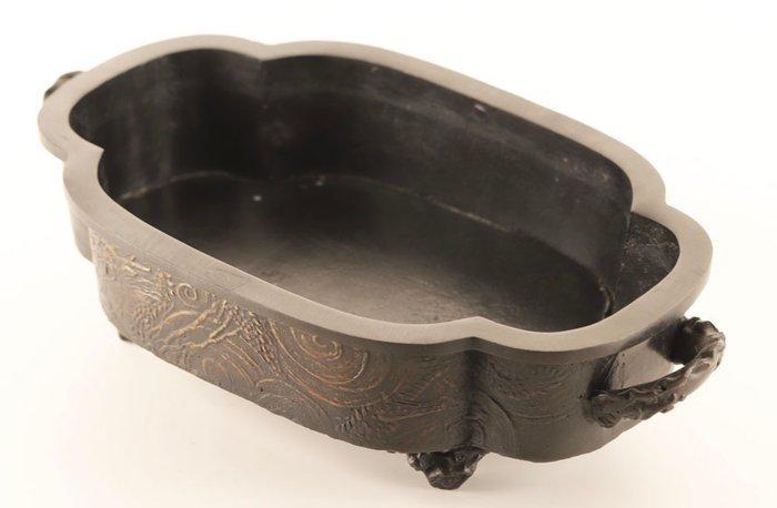 Ovale bronzen waterbak met draak in beweging en, Antiek en Kunst, Antiek | Overige Antiek