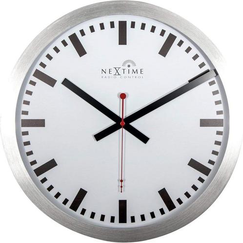 NeXtime - Wandklok - 35cm - Alu - Wit- Station Radio, Huis en Inrichting, Woonaccessoires | Overige, Nieuw, Ophalen of Verzenden
