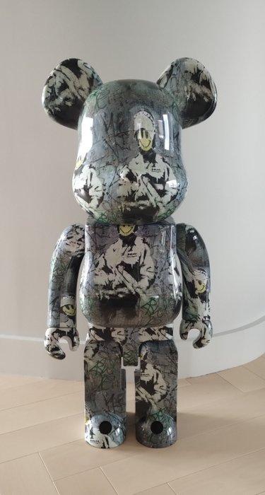 Banksy (1974) - Riot Cop 1000% Bearbrick, Antiek en Kunst, Kunst | Designobjecten