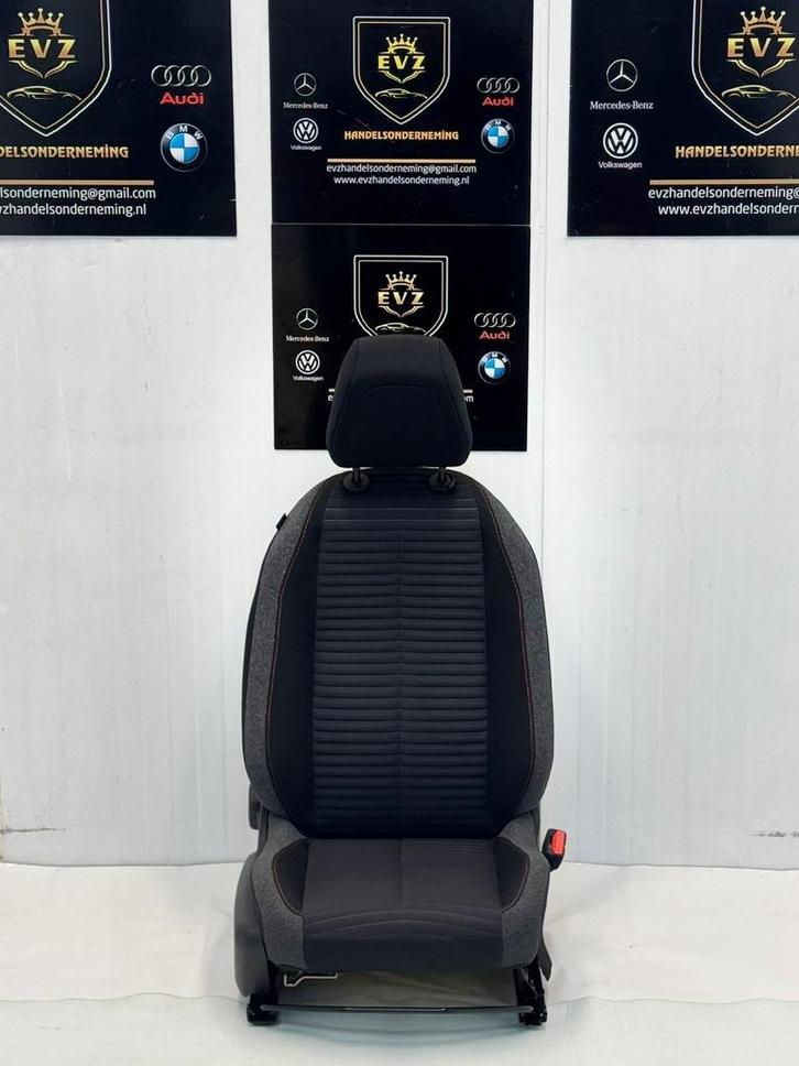 Peugeot 208 bekleding stoel rechts voor passagierskant 2021, Auto-onderdelen, Interieur en Bekleding, Gebruikt, Peugeot