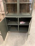 Vitrinekast olijfgroen /mango achterwand metaal glas 142 cm, Glas, 100 tot 150 cm,  VITRINEKAST  OLIJFGROEN Mango Exclusief 142 cm breed actie