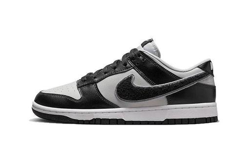 Nike Dunk Low Chenille Swoosh Grey Black - maat 42, Kleding | Dames, Schoenen, Nieuw, Verzenden