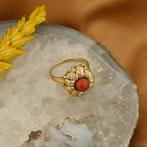 Gouden ring met bloedkoraal | Vintage/antiek (geelgoud), Gebruikt, Overige kleuren, Ophalen of Verzenden, Kleiner dan 17