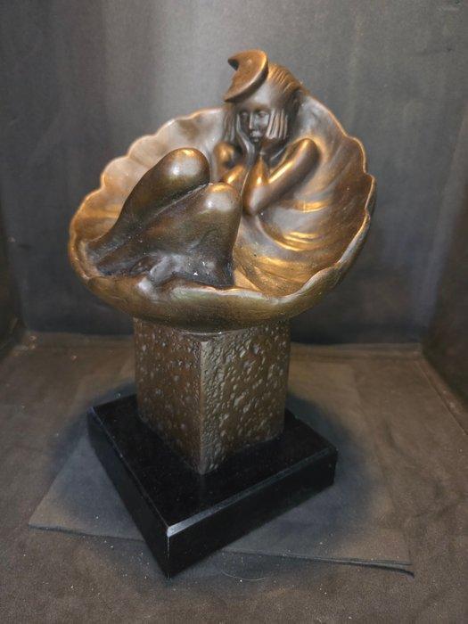 Pino - Beeld, moon girl in a shell - 24 cm - Brons, Antiek en Kunst, Curiosa en Brocante