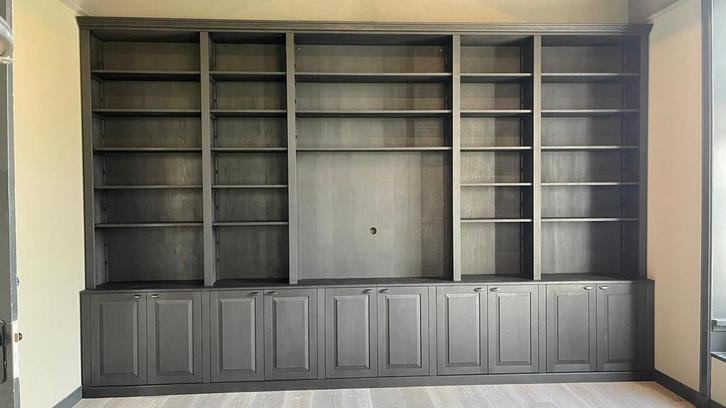 Zwarte eiken boekenkast op maat | Alle afmetingen | Massief, Huis en Inrichting, Kasten | Boekenkasten, 25 tot 50 cm, Met deur(en)